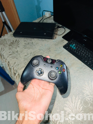 XBOX CONTROLLER USED